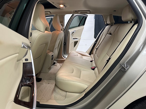 Volvo V60 27 of 30