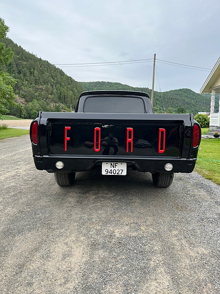 Ford F-100 1962 photo 2