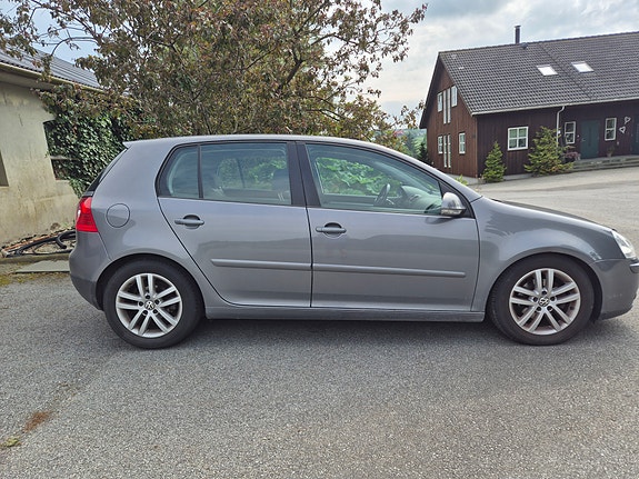 Volkswagen Golf V 5 of 17
