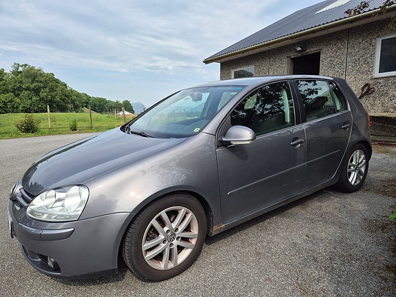 Volkswagen Golf V 2 of 17