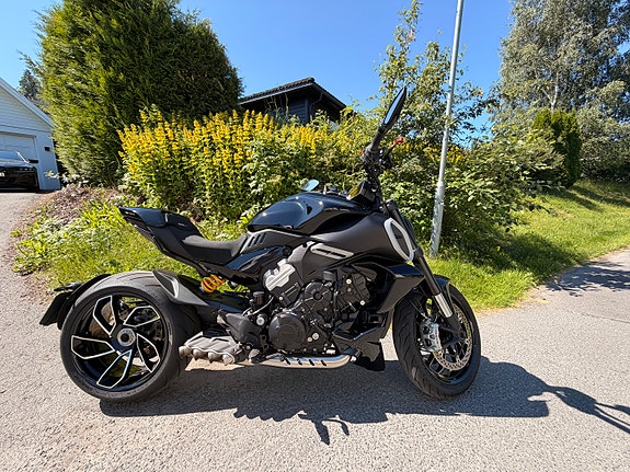 Ducati Diavel 4 of 5
