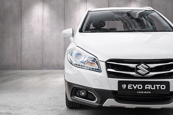 Suzuki SX4 S-Cross 2 of 5