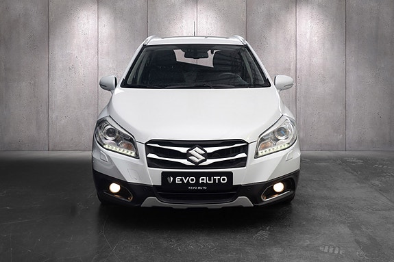 Suzuki SX4 S-Cross 2 of 5
