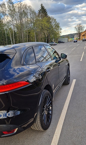 Jaguar F-PACE 3 of 5