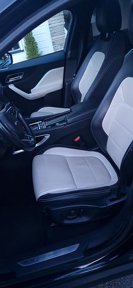 Jaguar F-PACE 5 of 5