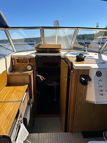 Marex 24 Sun cab 4 of 5