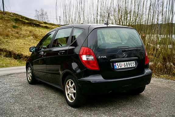 Mercedes-Benz A150 2 of 5
