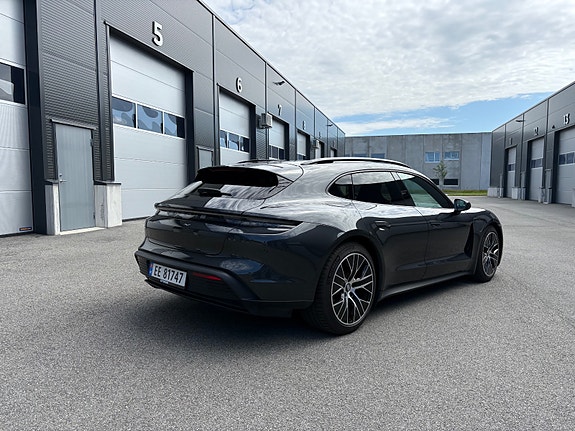 Porsche Taycan Sport Turismo 3 of 5