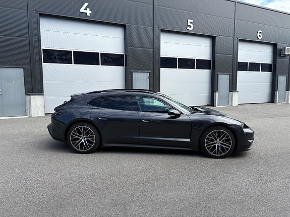 Porsche Taycan Sport Turismo 2 of 5