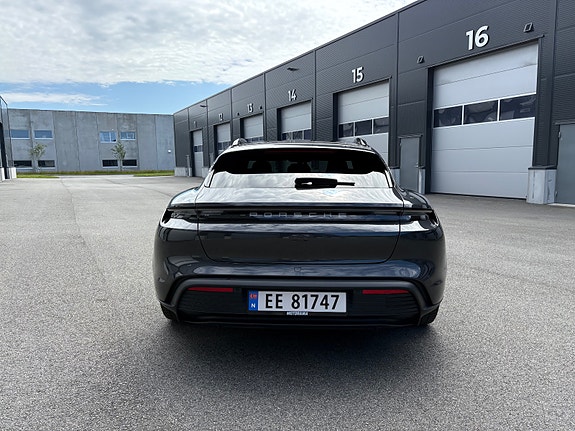 Porsche Taycan Sport Turismo 4 of 5