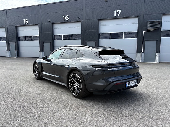Porsche Taycan Sport Turismo 5 of 5
