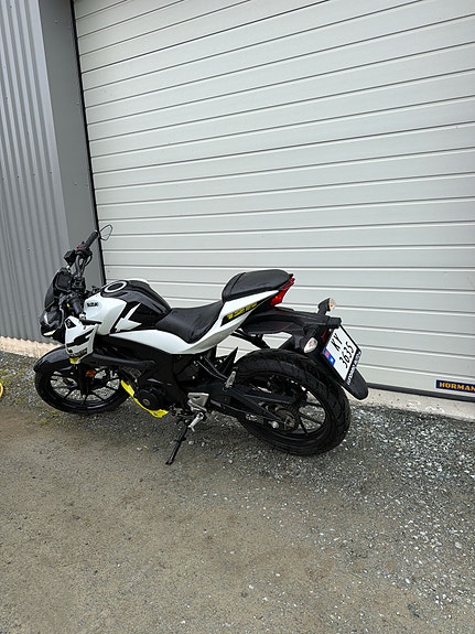 Suzuki GSX-S 125 2 of 5