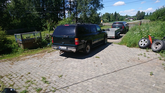 Chevrolet Suburban 4 of 16