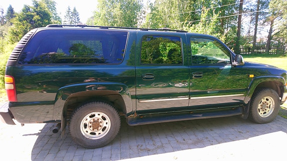 Chevrolet Suburban 2 of 16