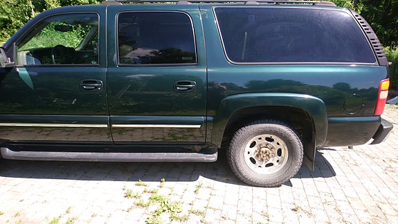 Chevrolet Suburban 7 of 16