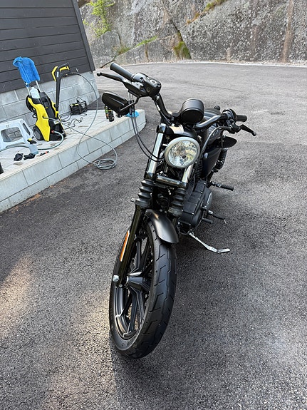 Harley-Davidson XL 883N Iron 13 of 30