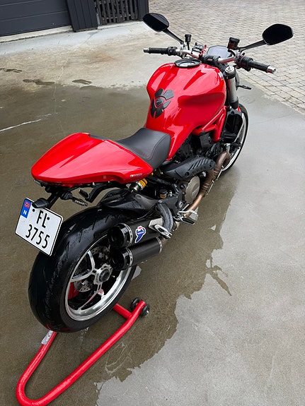 Ducati Monster 1200 4 of 5
