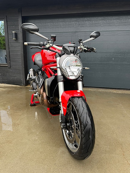 Ducati Monster 1200 2 of 5