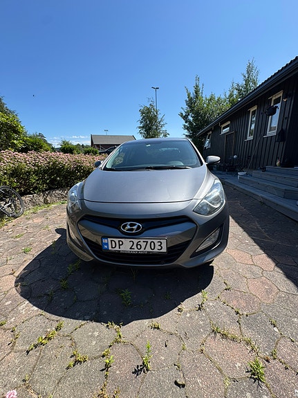 Hyundai i30 2 of 5