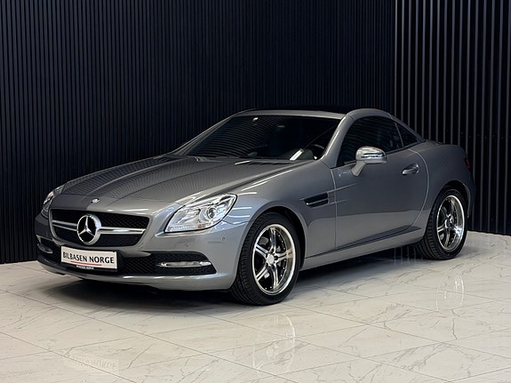 Mercedes-Benz SLK200 4 of 5