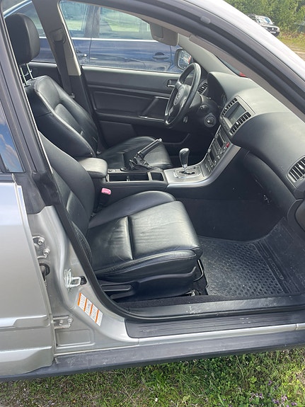 Subaru Legacy 5 of 5