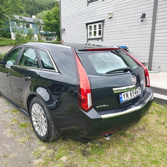Cadillac CTS 5 of 5