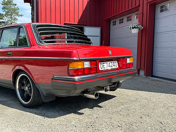 Volvo 240 4 of 5