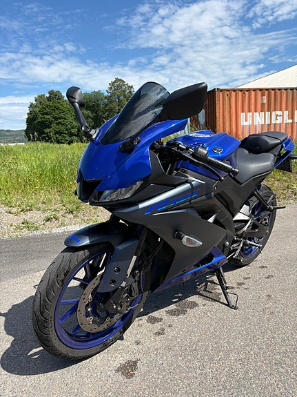 Yamaha YZF-R 125 2 of 5