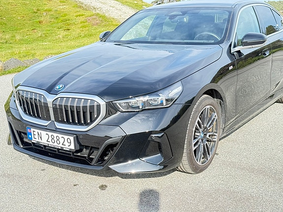 BMW i5 3 of 5