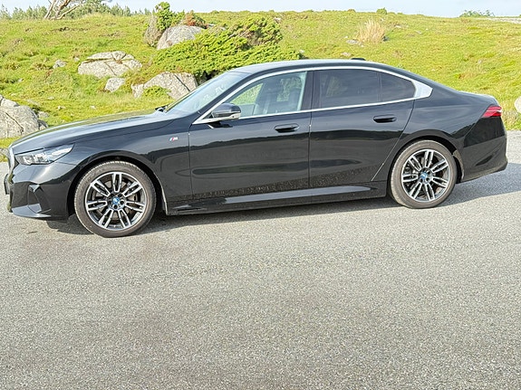 BMW i5 4 of 5