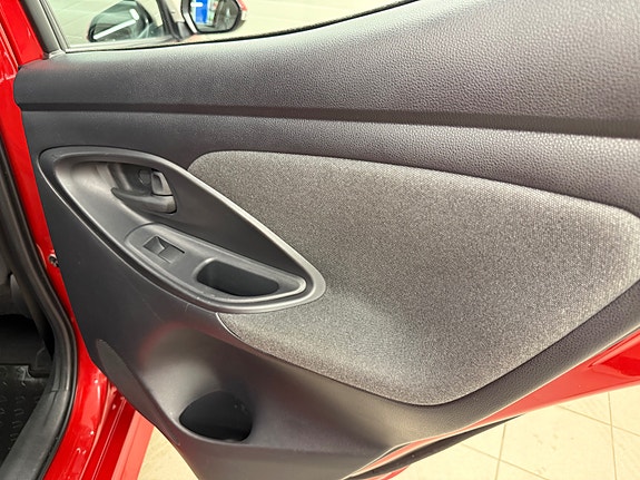 Toyota Yaris 24 of 30