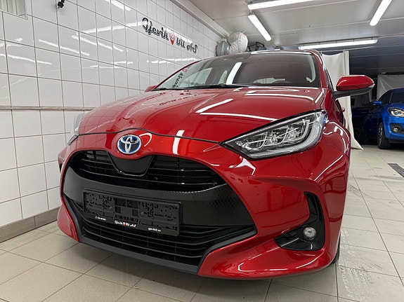 Toyota Yaris 5 of 30