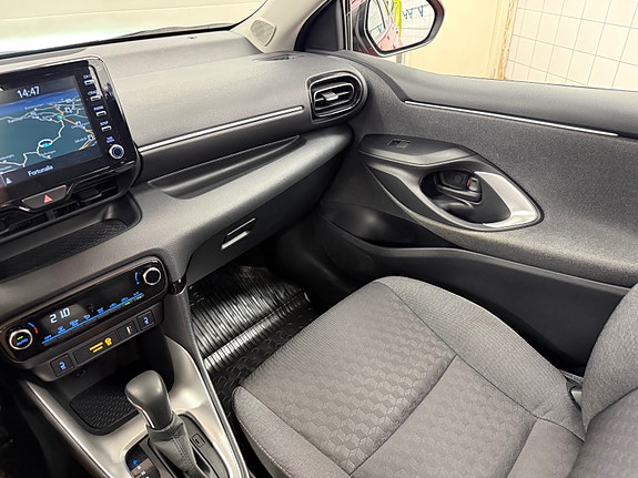 Toyota Yaris 14 of 30