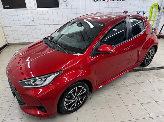 Toyota Yaris 2 of 30