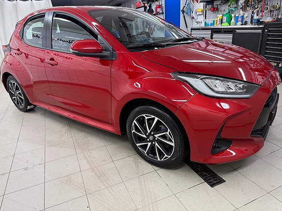 Toyota Yaris 9 of 30