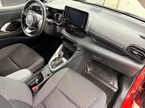 Toyota Yaris 10 of 30