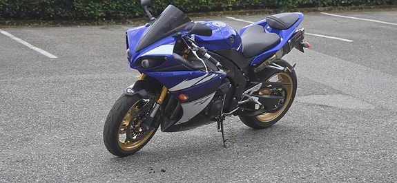 Yamaha YZF-R1 Big Bang 6 of 15