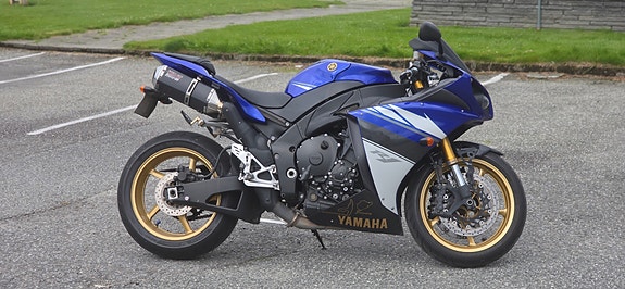 Yamaha YZF-R1 Big Bang 2 of 15