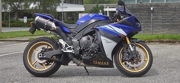Yamaha YZF-R1 Big Bang 8 of 15