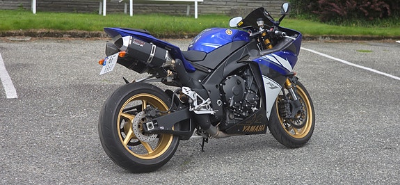 Yamaha YZF-R1 Big Bang 3 of 15