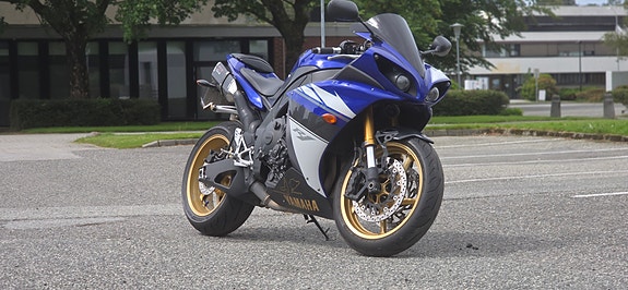 Yamaha YZF-R1 Big Bang 7 of 15