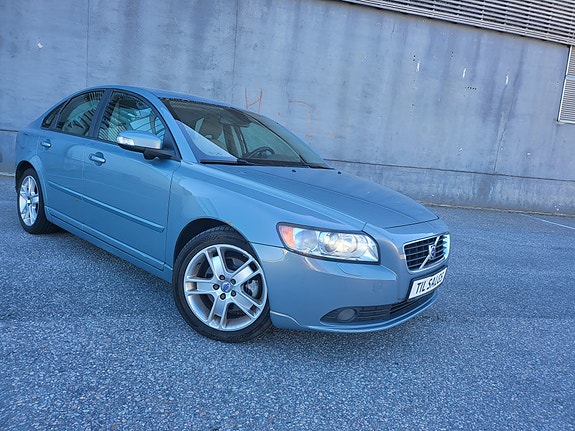 Volvo S40 2 of 5