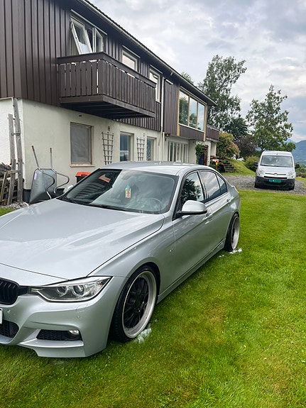 BMW 320d 4 of 22