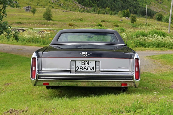 Cadillac Coupé DeVille 5 of 5
