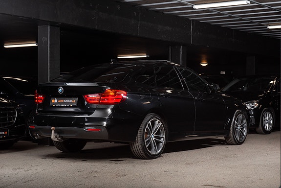 BMW 320xd 2 of 5