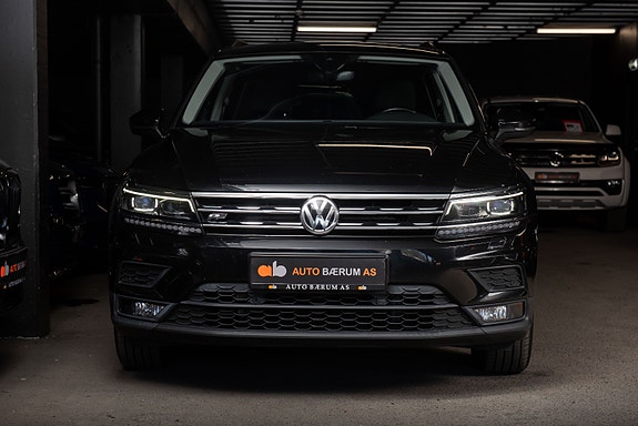 Volkswagen Tiguan 3 of 5