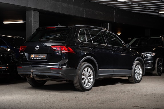 Volkswagen Tiguan 2 of 5