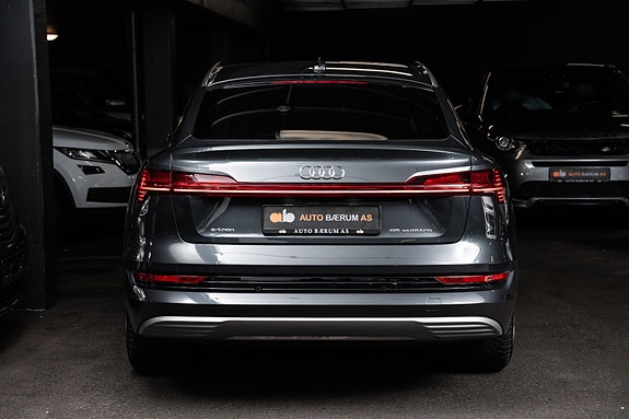 Audi e-tron Sportback 3 of 5