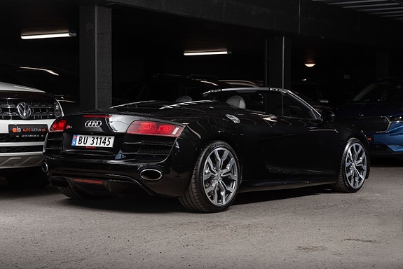 Audi R8 3 of 5