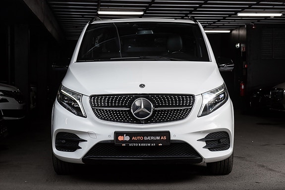 Mercedes-Benz V300 d 3 of 5